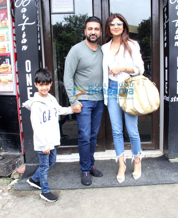 photos shilpa shetty and raj kundra spotted at bastian in bandra 1