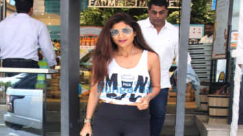 Photos: Shilpa Shetty spotted at Foodhall in Khar