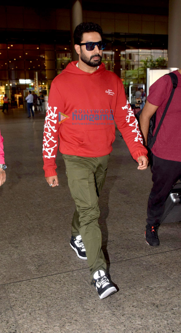 photos shraddha kapoor pooja hegde sonam kapoor ahuja and others snapped at the airport 4