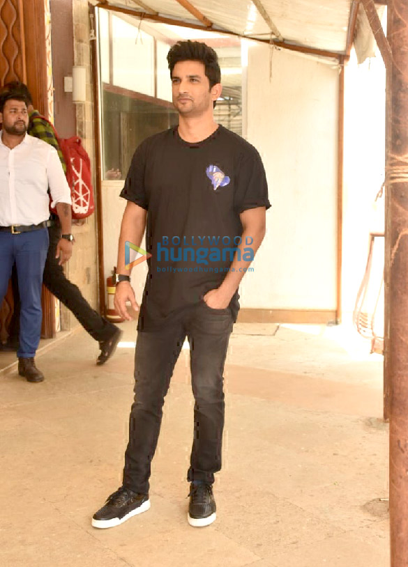 photos sushant singh rajput and varun sharma snapped during chhichhore promotions 3