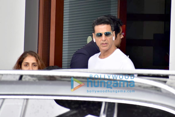 photos taapsee pannu kirti kulhari akshay kumar snapped at the airport 3