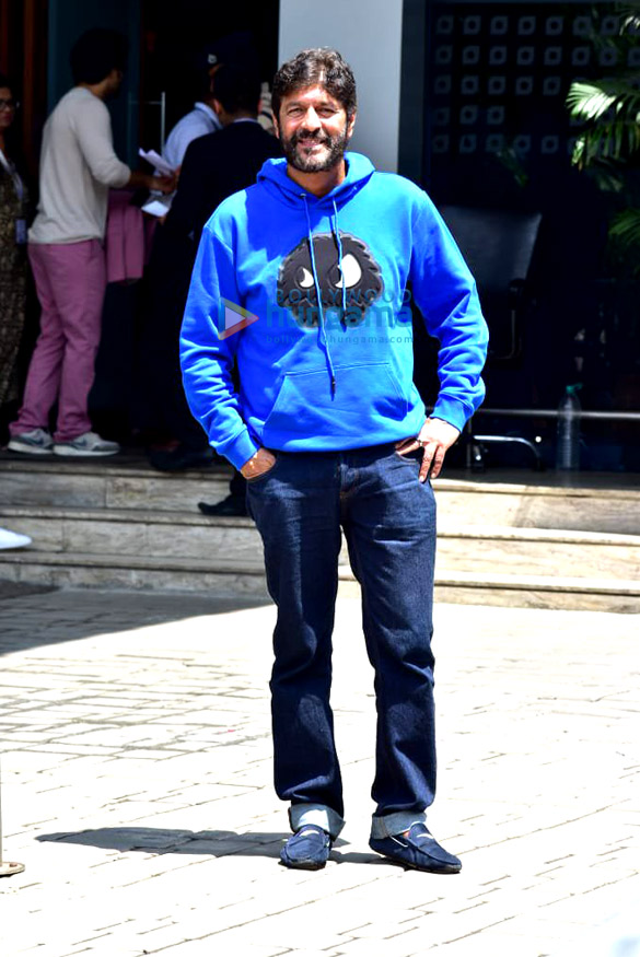 photos team of prasthanam snapped leaving to promote the film in delhi 4