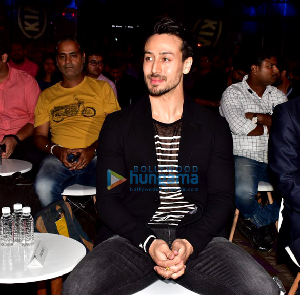 photos tiger shroff snapped at kia car launch 6