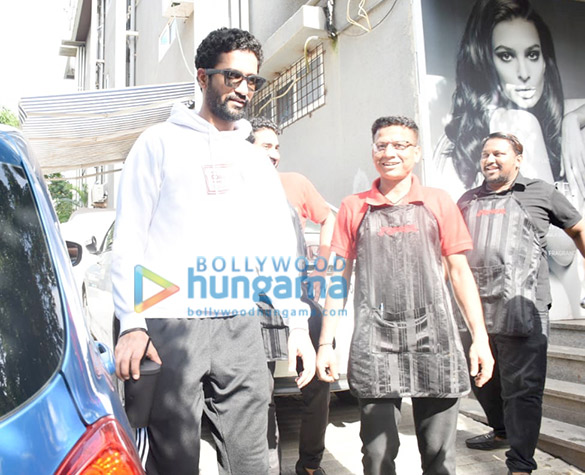 photos vicky kaushal snapped in bandra 2