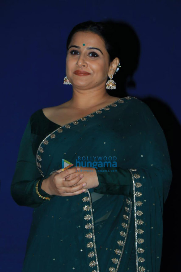 photos vidya balan snapped at plaza cinema in dadar 4