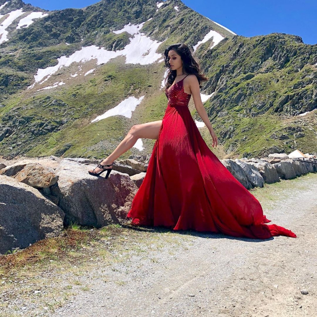 Saaho: Shraddha Kapoor looks stunning in this wine-coloured dress in the song ‘Enni Sohni’