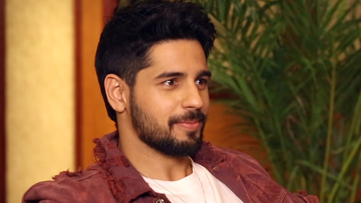 Sidharth Malhotra: “First Thing I Notice About The Girl Is…” | Rapid Fire | Jabariya Jodi | Parineeti Chopra Sidharth Malhotra: “First Thing I Notice About The Girl Is…” | Rapid Fire | Jabariya Jodi | Parineeti Chopra