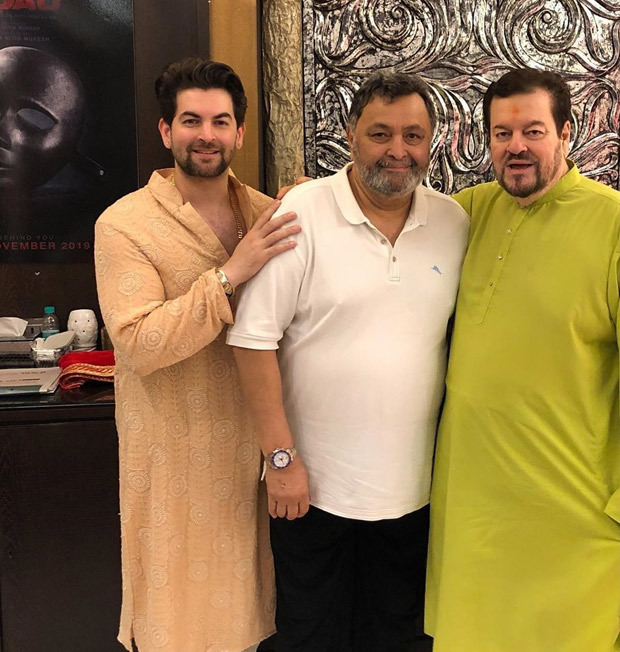 Ganesh Chaturthi 2019: Rishi Kapoor seeks Bappa's blessings at Neil Nitin Mukesh’s residence Ganesh Chaturthi 2019: Rishi Kapoor seeks Bappa's blessings at Neil Nitin Mukesh’s residence