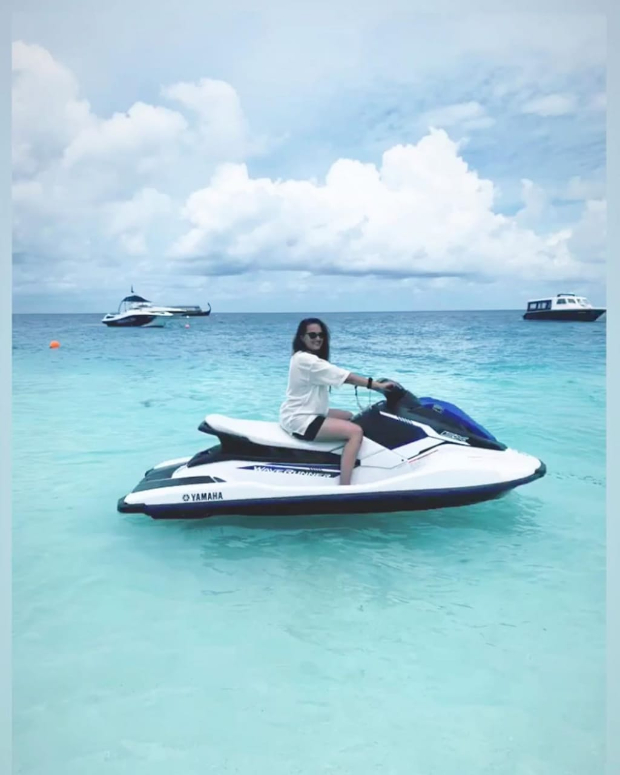 PHOTOS & VIDEOS: Sonakshi Sinha learns to drive a speed boat in Maldives 