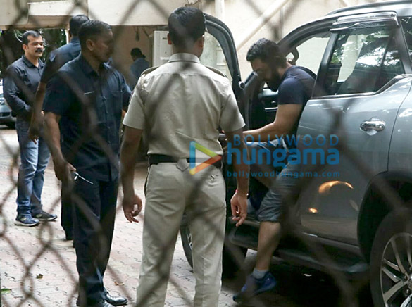 photos aamir khan spotted in bandra 2