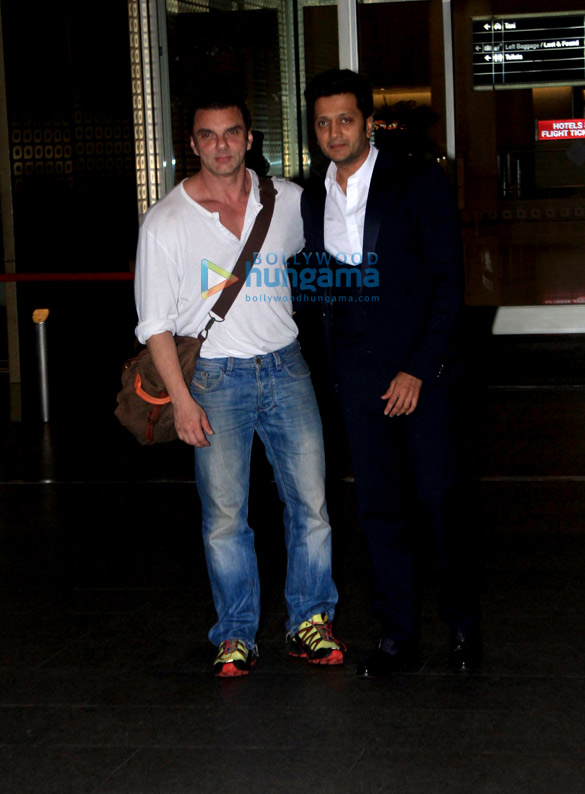 photos adaa khan sohail khan riteish deshmukh and yo yo honey singh snapped at the airport 2