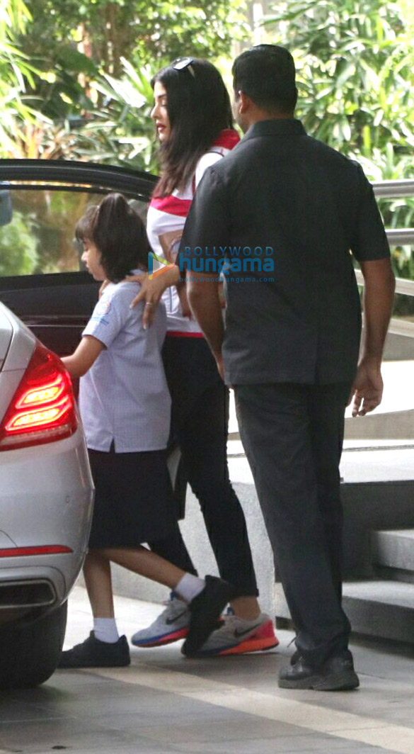 photos aishwarya rai bachchan and aaradhya bachchan snapped 2