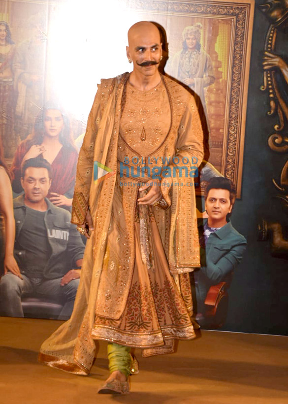 photos akshay kumar bobby deol riteish deshmukh kriti sanon pooja hegde and kriti kharbanda grace the trailer launch of housefull 4 12