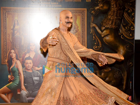 photos akshay kumar bobby deol riteish deshmukh kriti sanon pooja hegde and kriti kharbanda grace the trailer launch of housefull 4 15
