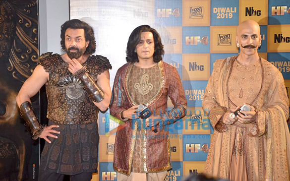 photos akshay kumar bobby deol riteish deshmukh kriti sanon pooja hegde and kriti kharbanda grace the trailer launch of housefull 41 1