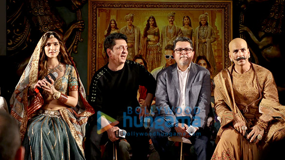 photos akshay kumar bobby deol riteish deshmukh kriti sanon pooja hegde and kriti kharbanda grace the trailer launch of housefull 42 2