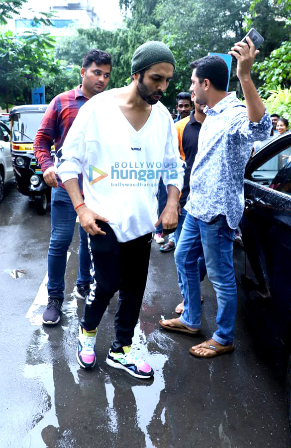 photos ananya panday and kartik aaryan snapped at dance class 3