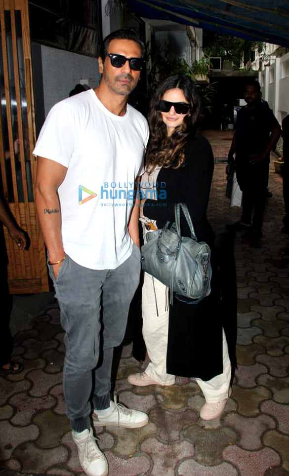 photos arjun rampal spotted with family at izumi bandra 3