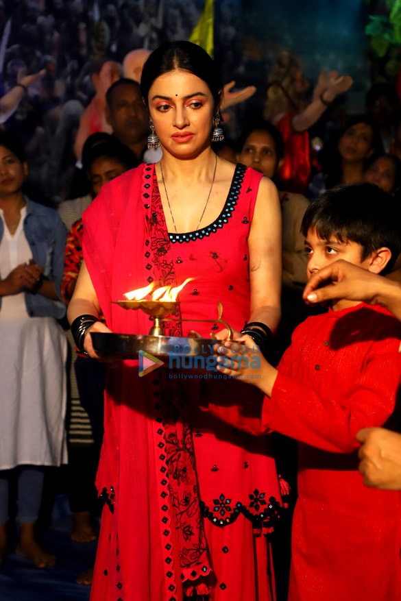 photos bhushan kumar divya khosla kumar and others snapped at ganpati visarjan 4