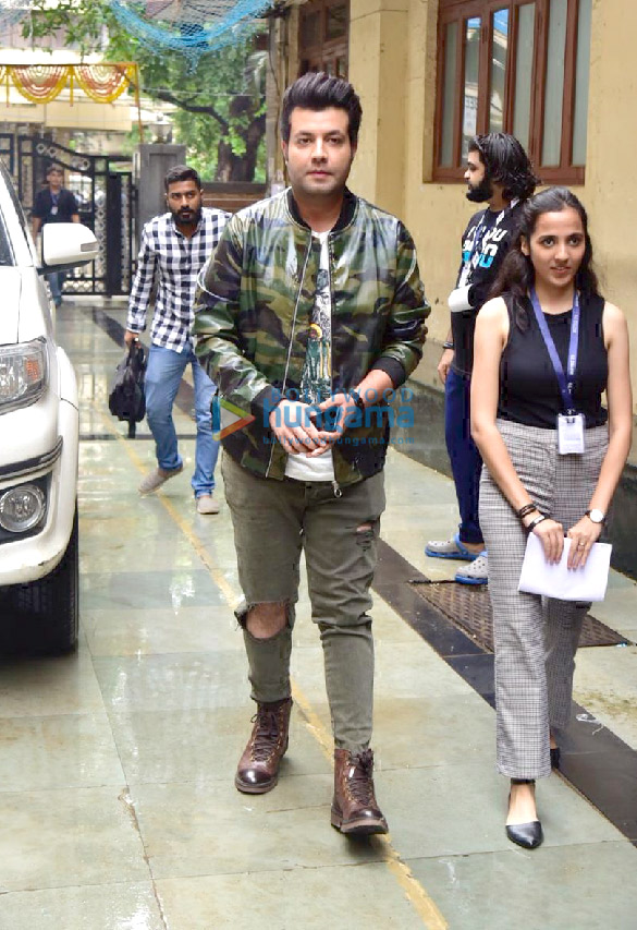 photos cast of chhichhore snapped during promotions at kc law college churchgate 3