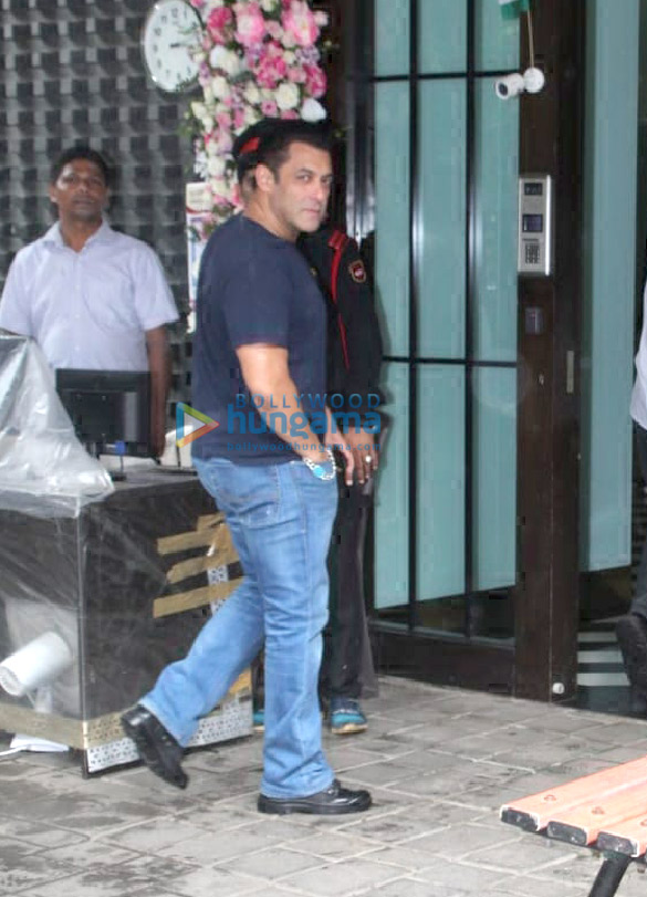 photos celebs grace salman khans residence for ganesh chaturthi celebration 1