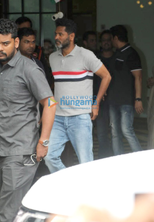 photos celebs grace salman khans residence for ganesh chaturthi celebration1 4