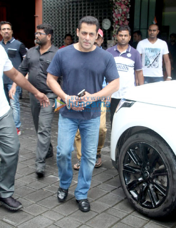 photos celebs grace salman khans residence for ganesh chaturthi celebration1 5