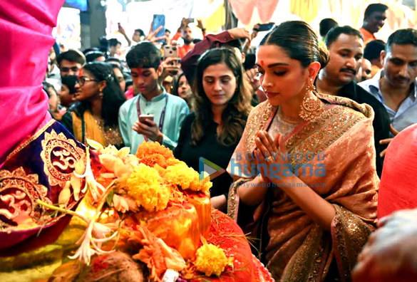 photos deepika padukone snapped at lalbaugcha raja darshan 5