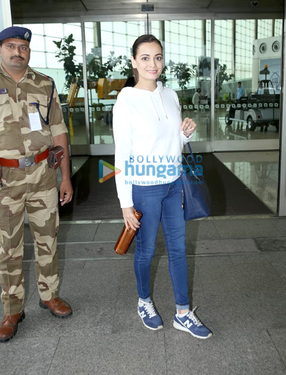 photos dia mirza snapped at the airport 2