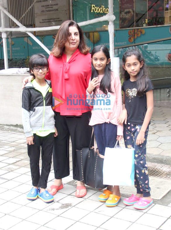Photos: Farah Khan snapped with her kids at Foodhall in Khar Photos: Farah Khan snapped with her kids at Foodhall in Khar