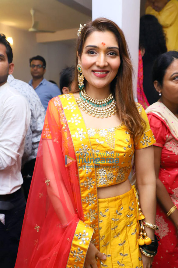 photos govinda snapped with his family during ganpati puja at his residence1