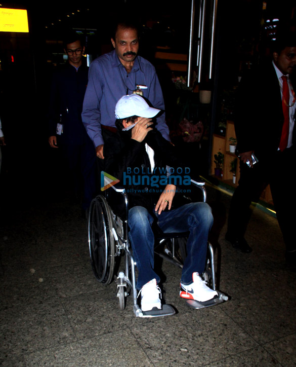 photos irrfan khan snapped at the airport 1