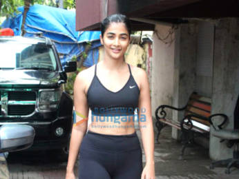 Photos: Janhvi Kapoor, Pooja Hegde and Namrata Purohit spotted at the Pilates gym
