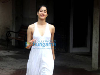 Photos: Janhvi Kapoor, Pooja Hegde and Namrata Purohit spotted at the Pilates gym