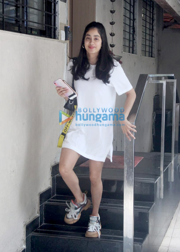 photos janhvi kapoor spotted at the matrix office 2