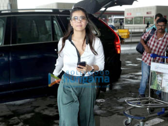 Photos: Kajol, Karisma Kapoor and Rajkumar Hirani snapped at the airport