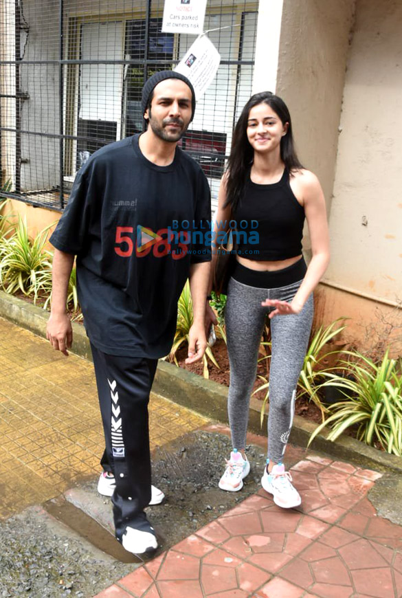 Photos: Kartik Aaryan and Ananya Panday spotted after dance rehearsals Photos: Kartik Aaryan and Ananya Panday spotted after dance rehearsals