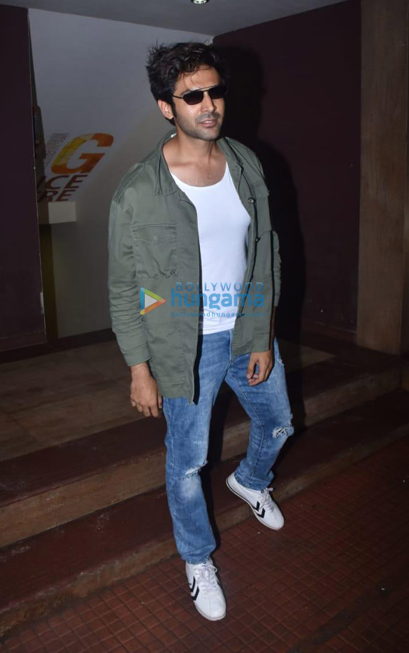 photos kartik aaryan and ananya panday spotted at the kwan office in andheri 4