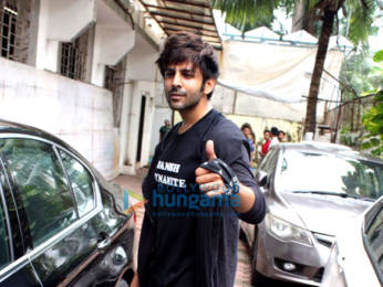Photos: Kartik Aaryan spotted post dance rehearsal in Andheri