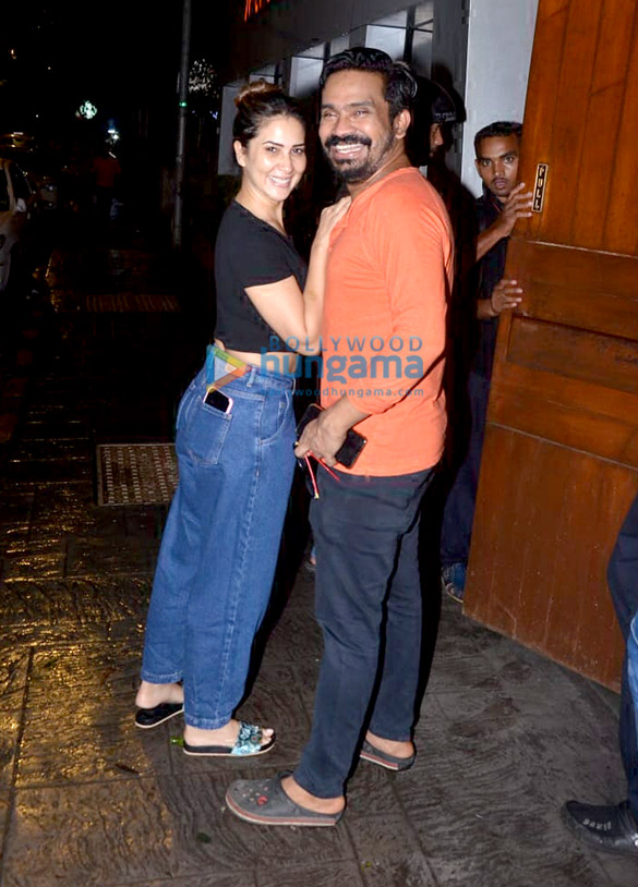 photos kim sharma and mushtaq sheikh spotted at salt water cafe in bandra 2