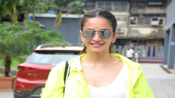 Photos: Kriti Kharbanda snapped in Mumbai