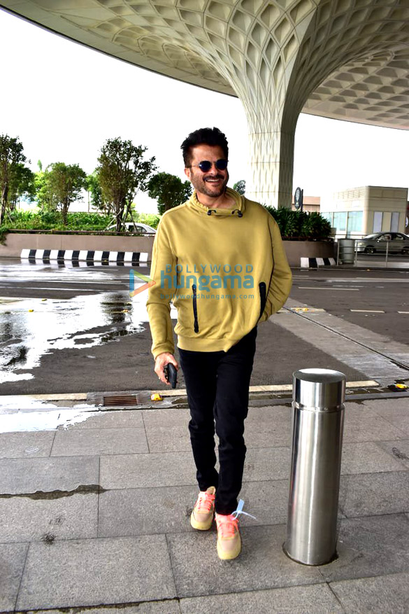 photos mouni roy and anil kapoor snapped at the airport 4