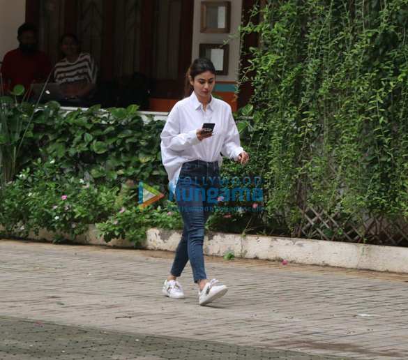 photos mouni roy spotted at maddock office 1