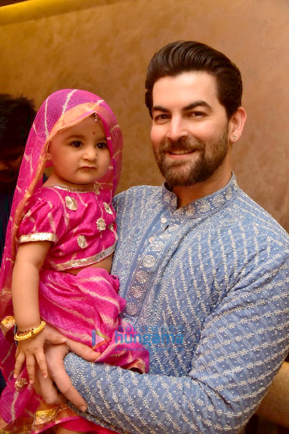 photos neil nitin mukesh snapped with his family during ganpati puja at his residence 3