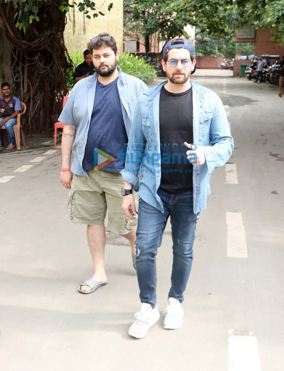 photos neil nitin mukesh spotted with his brother naman nitin mukesh in andheri 2