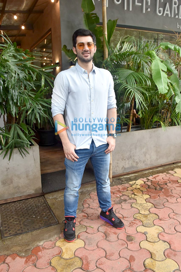 photos pal pal dil ke paas stars karan deol and saher bamba snapped at kitchen garden juhu 3