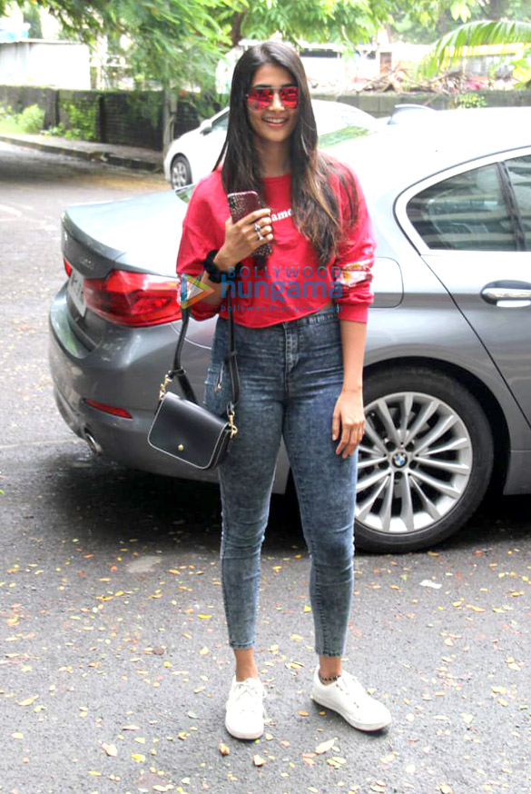 photos pooja hegde spotted in bandra 3 2