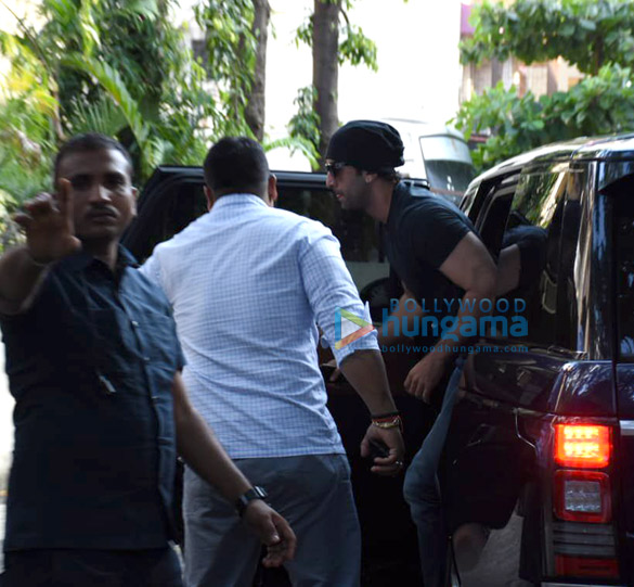 Photos: Ranbir Kapoor snapped in Bandra Photos: Ranbir Kapoor snapped in Bandra