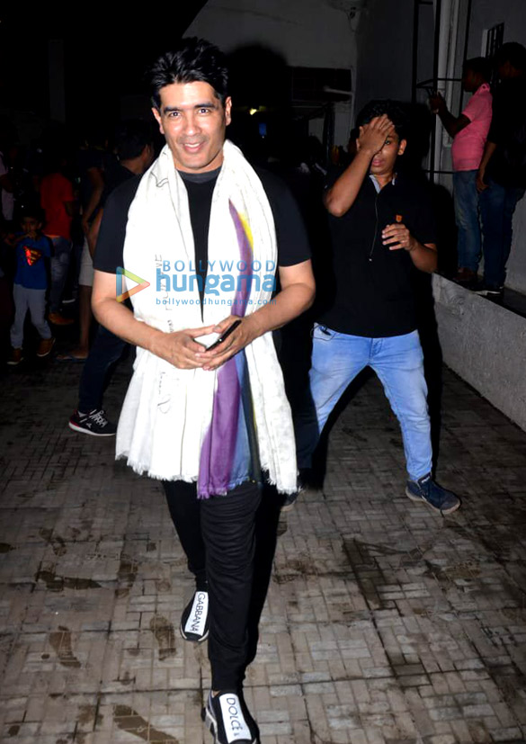 photos ranveer singh and manish malhotra snapped at old dharma productions office in khar 5