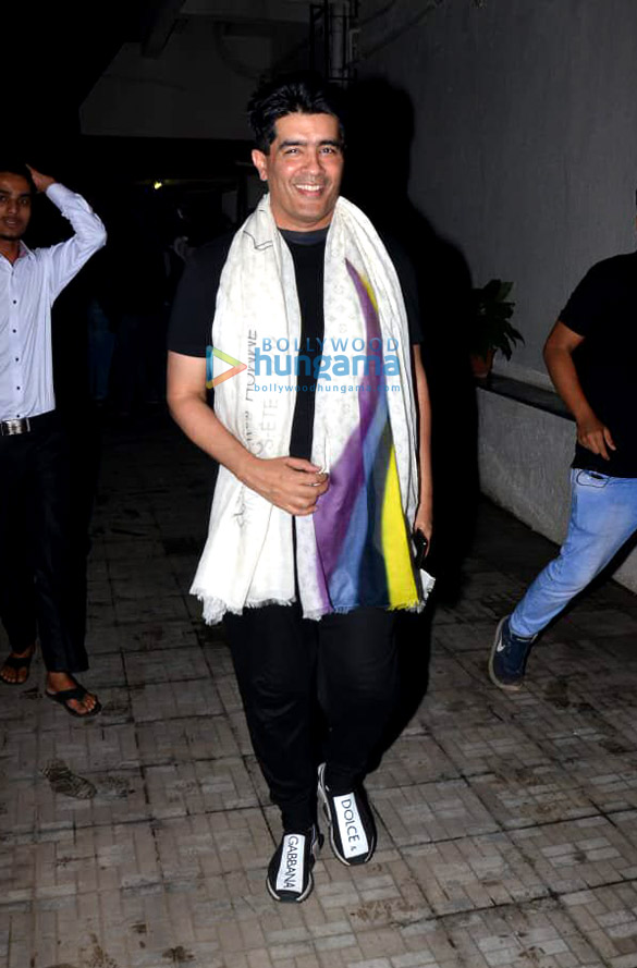 photos ranveer singh and manish malhotra snapped at old dharma productions office in khar 6